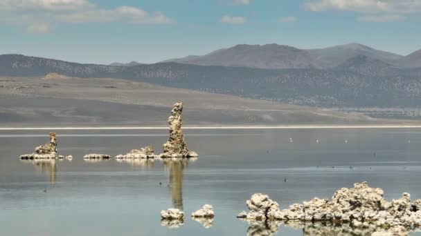 Незвичайне Мальовниче Озеро Високим Пустельним Районом Повітряний Вид Вулканічні Утворення — стокове відео