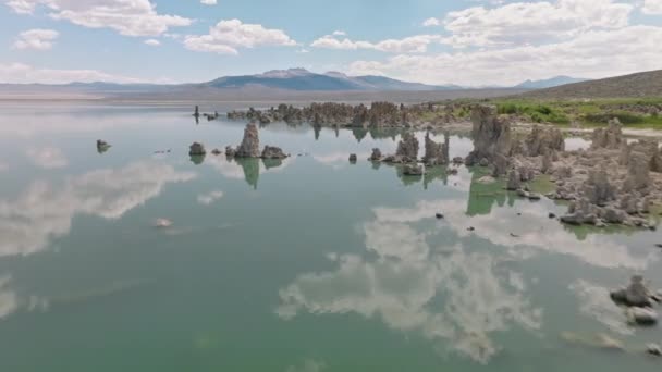 Дронові Кадри Одного Найстаріших Озер Північної Америки Магічними Шпилями Височіють — стокове відео