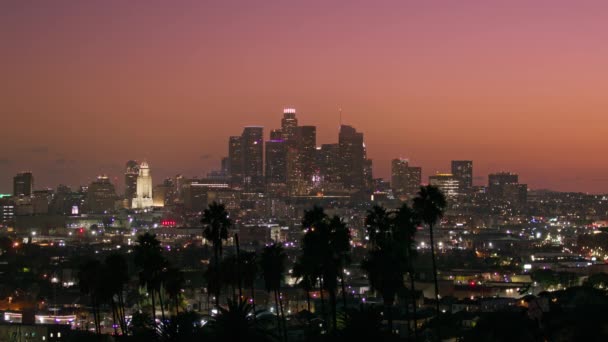 Panorama Nocturno Panorâmico Centro Cidade Los Angeles Iluminado Com Trânsito — Vídeo de Stock