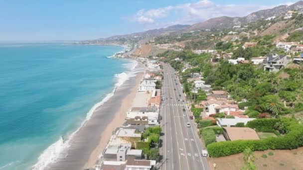 Beautiful Beachfront Villas Towering Pacific Coast Highway Stretching Shoreline Aerial — Stock Video