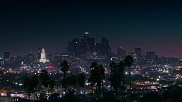Skyline Cityscape Vista Cámara Roja Del Cielo Nocturno Con Estrellas — Vídeos de Stock