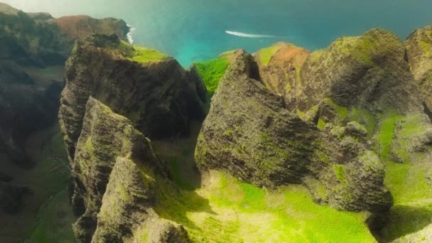 Cinematic Aerial View Dramatic Mountains Ocean Napali Coast Kauai Hawaii — Video