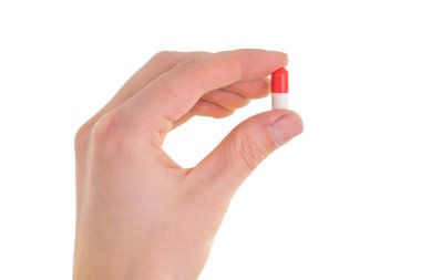 Tablet kapsülü parmaklarınızla elinizde tutulur.