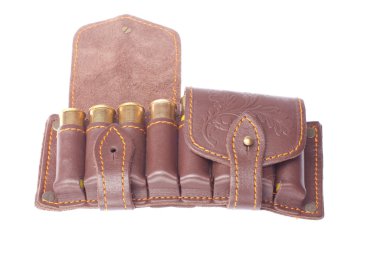 beyaz zemin üzerinde mermi ile kahverengi potrontash