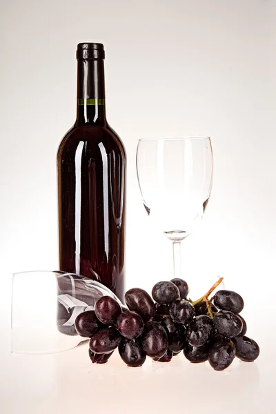 Red Wine bottle and glass on white background — Stock Photo, Image