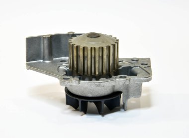 Otomatik su pompası beyaz arkaplanda izole edildi