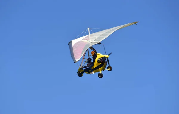 Pipa Motor Voando Céu — Fotografia de Stock