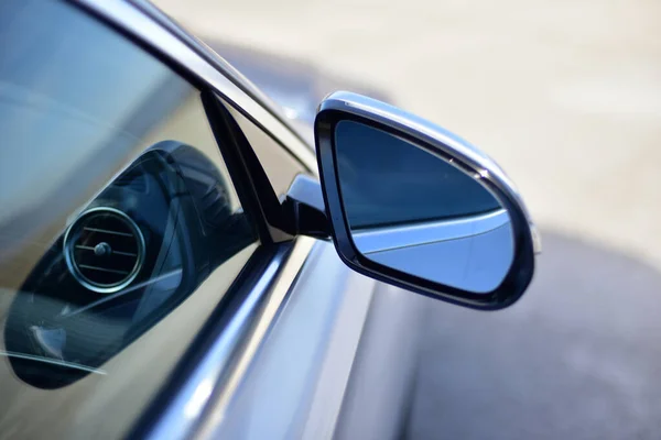 Espelho Lateral Com Sinal Volta Carro — Fotografia de Stock