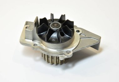 Otomatik su pompası beyaz arkaplanda izole edildi