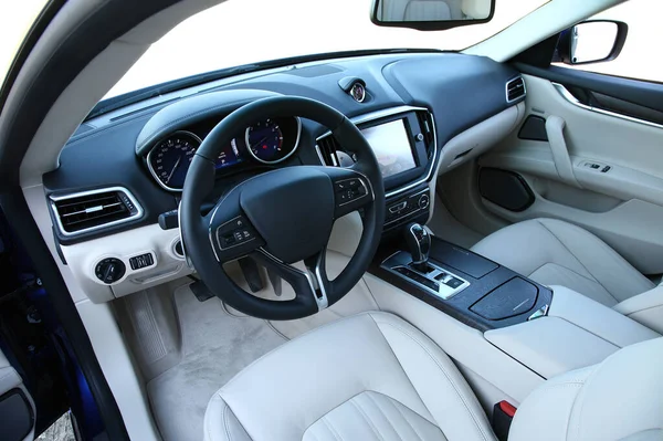 Interieur Van Een Personenauto Met Dashboard — Stockfoto