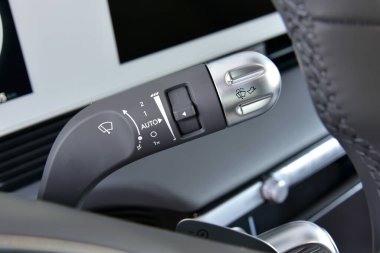 Yolcu vagonundaki sileceği çalıştırmak için değiştir