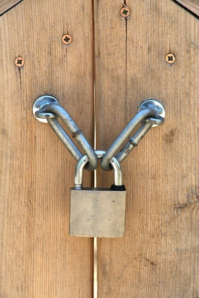 Zár és a fából készült ajtó — Stock Fotó