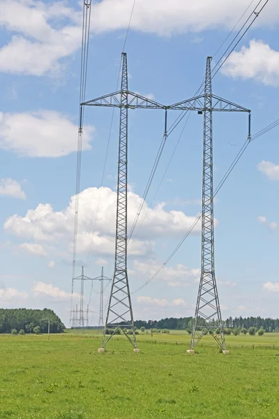 Líneas eléctricas de alto voltaje — Foto de Stock