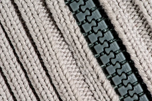 Weiße Strickwolle mit Reißverschluss Textur Hintergrund. — Stockfoto
