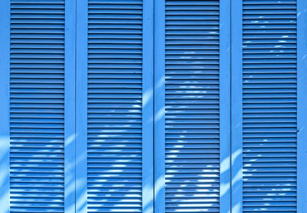 Puerta azul vintage. Fondo de lumbrera clásica con patrón de madera horizontal. — Foto de Stock