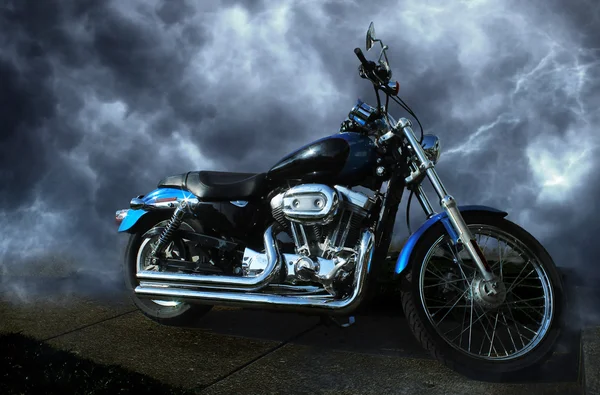 Motocicleta en tormenta — Foto de Stock