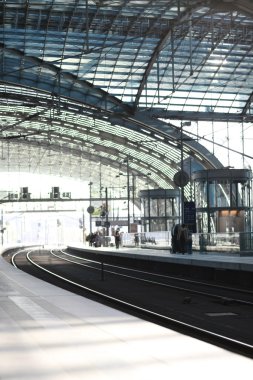 çağdaş tren istasyonu