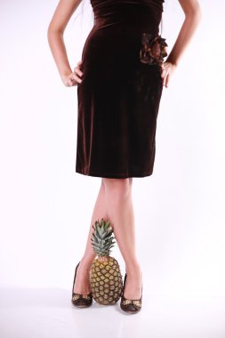 ananas bacaklarının arasına