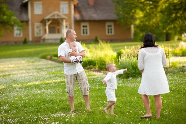 Familjen matsäck — Stockfoto