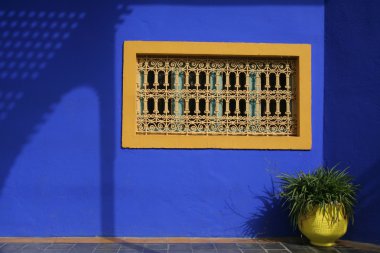 Dekoratif pencere ve seramik tencere