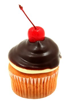 Muz kremalı kek üzerine beyaz izole