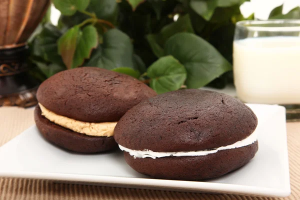 Whoopie Pies On White Plate — Stock Photo, Image