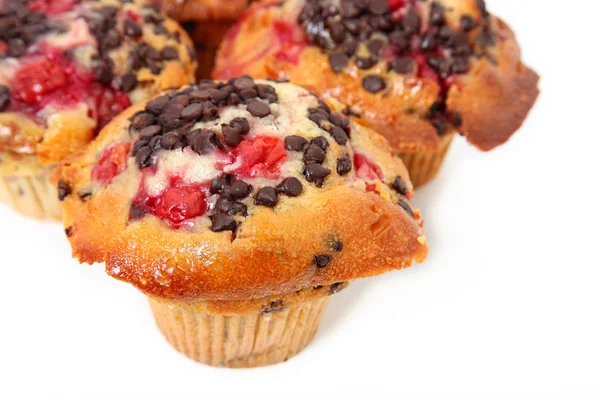 Čokoláda cherry muffiny na bílém pozadí — Stock fotografie