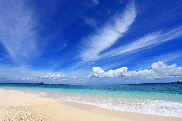 Splendida spiaggia in estate — Foto Stock