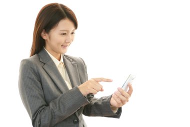 ofis çalışanı ile akıllı telefon