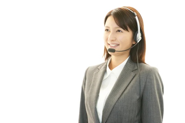 Operador de call center sorridente — Fotografia de Stock