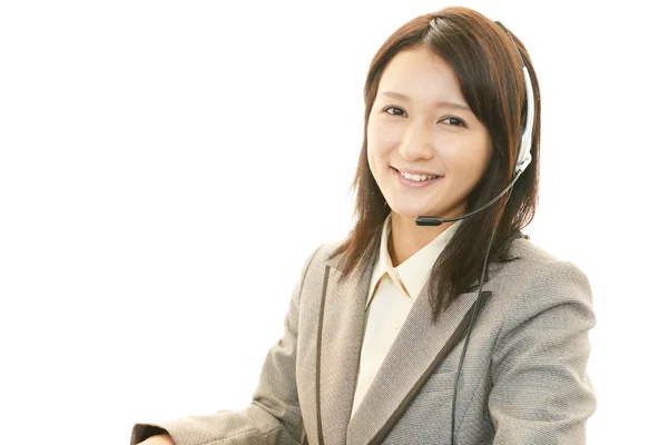 Operador de call center sorridente — Fotografia de Stock