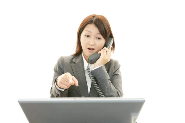 Zakenvrouw met telefoon — Stockfoto