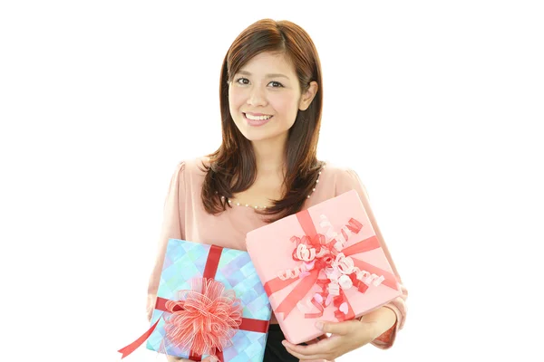 Woman smiling with a gift — Stock Photo, Image