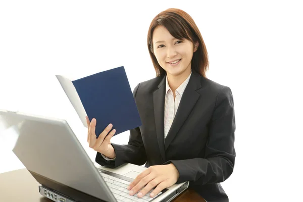 Business woman working on laptop — Stock Photo, Image