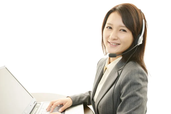 Operatore di call center sorridente — Foto Stock