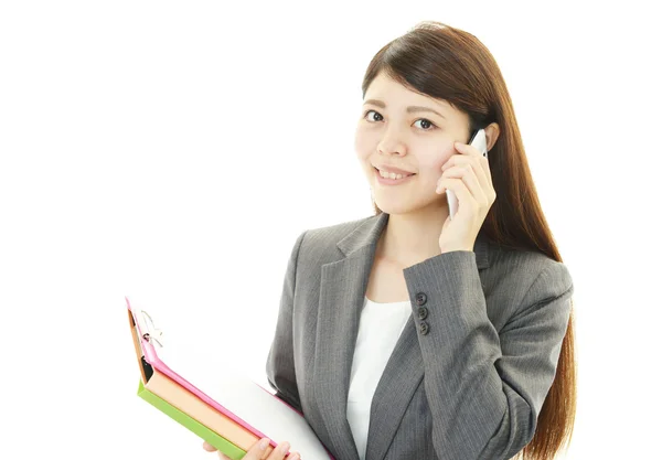 Mulher com telefone inteligente — Fotografia de Stock