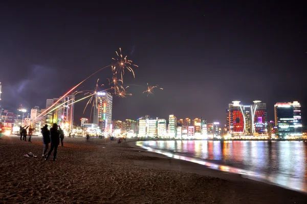 Fuochi d'artificio sulla spiaggia di Haeundae, Busan — Foto Stock