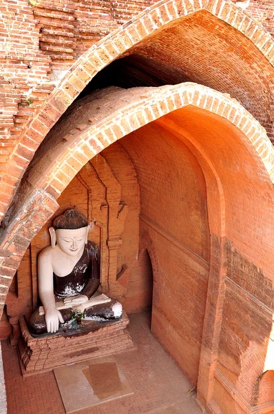 Estatua budista en Bagan — Foto de Stock