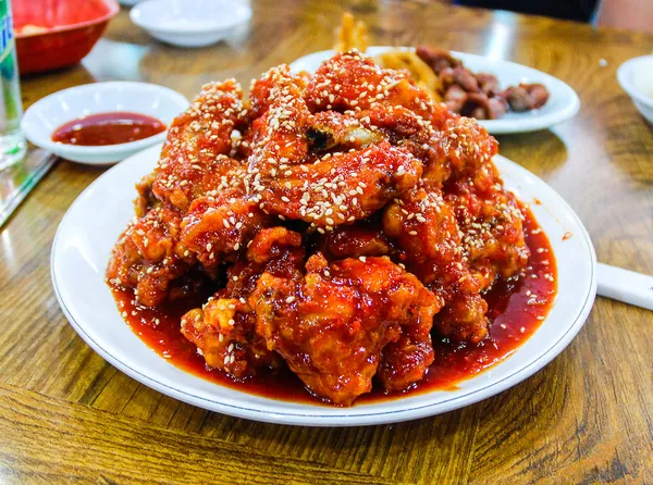 Un plato de pollo coreano — Foto de Stock