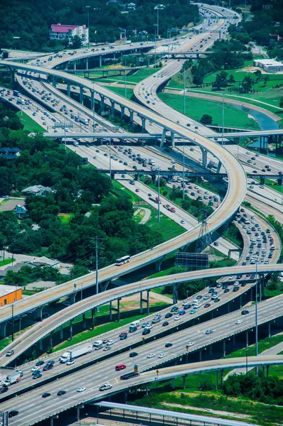 Une haute vue sur les autoroutes de Houston Photo De Stock