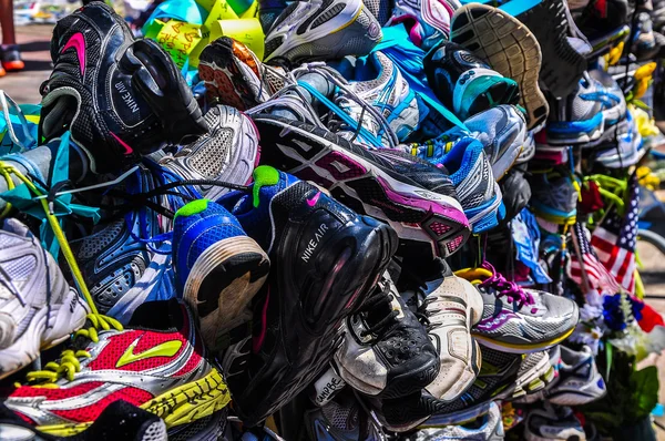 BOSTON CITY - APR 30: Makeshift Memorial for Marathon bombing victims at Copley Square, Boston, Massachusetts on April 30, 2013. Hundreds of people lay flowers, display messages of hope for 4 victims. — Stock Photo, Image