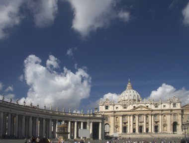 St. Peter's basilica colonade ve Çeşme