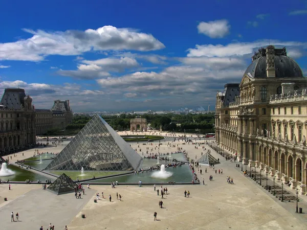 Plaza antes del Louvre — Foto de Stock