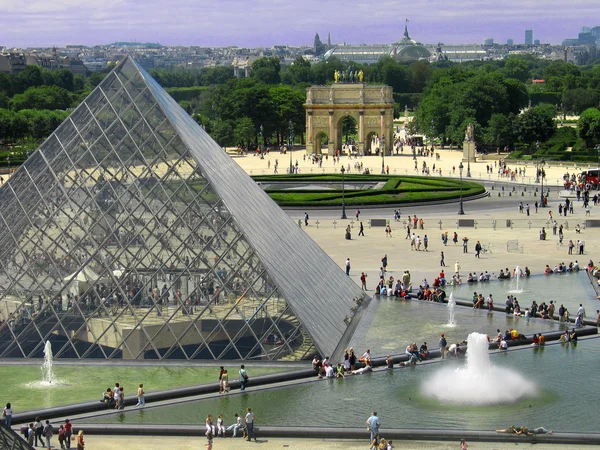 Square before Louvre — Stock Photo, Image