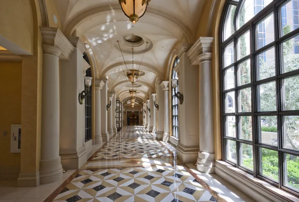 Luxury classic colonnade corridor — Stock Photo, Image