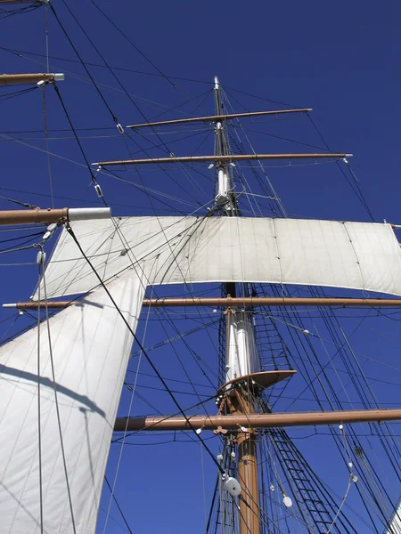 Sails and rigging on masts — Stock Photo, Image