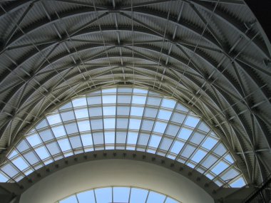 Modern kavisli kemer pencere ve tavan kapalı