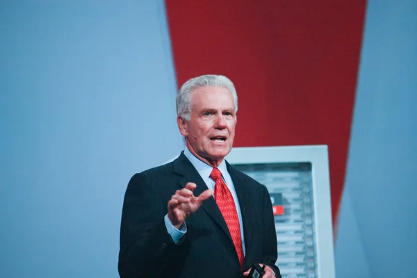Oracle chairman Jeff Henley makes speech at Oracle OpenWorld conference in Moscone center — Stock Photo, Image