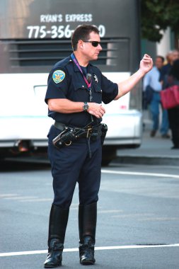 kas bizi polis beconing birine Street