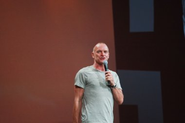grammy ödüllü dünyaca ünlü müzisyen ve şarkıcı sting oracle openworld 2011 Konferansı katılımcıları karşılayacaktır.
